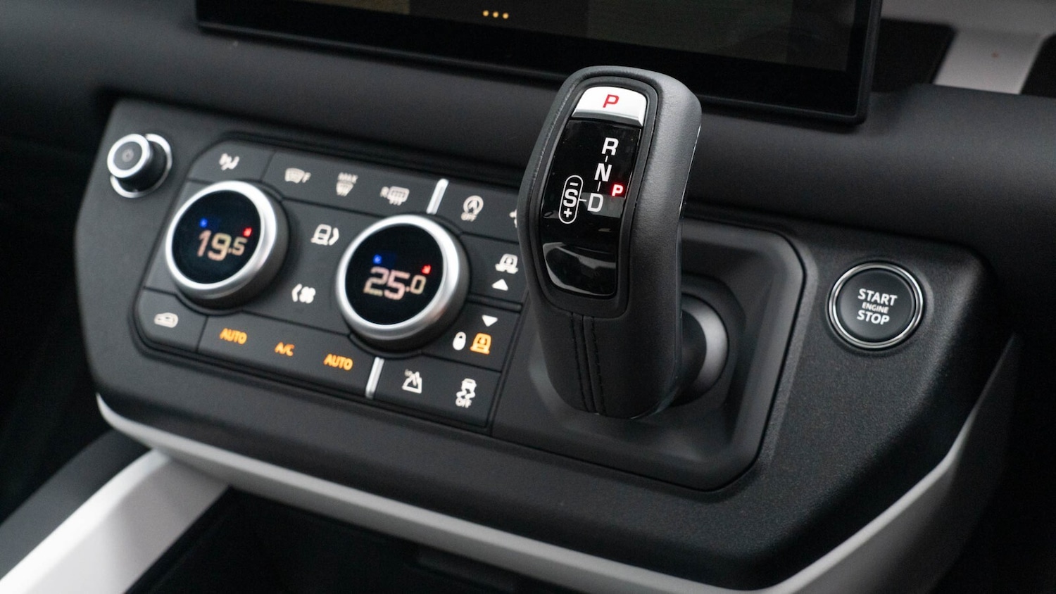 Used Land Rover Defender 2025 for sale - 76664527: Photo 17