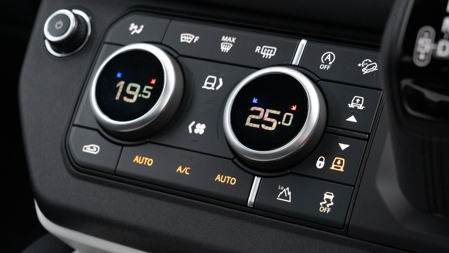 Used Land Rover Defender 2025 for sale - 76664527: Photo 18