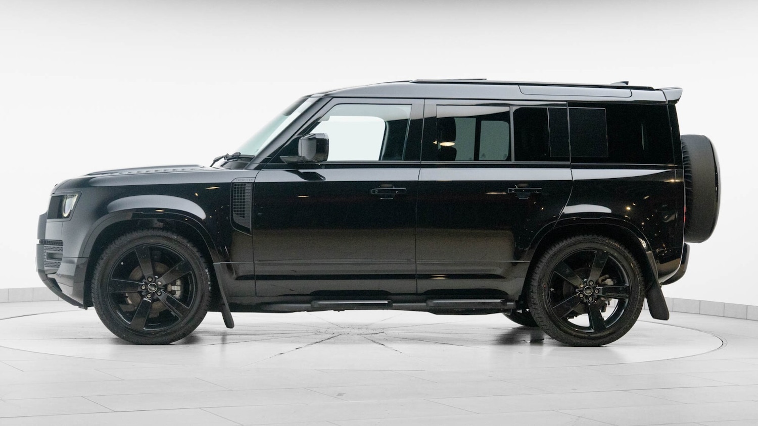 Used Land Rover Defender 2025 for sale - 76664527: Photo 3