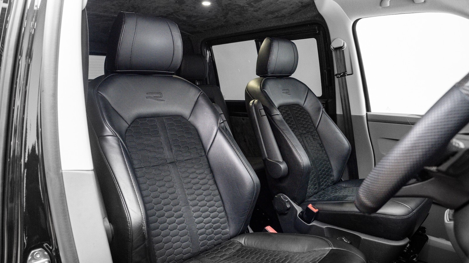 Used Volkswagen Transporter 2021 for sale - 76766261: Photo 2