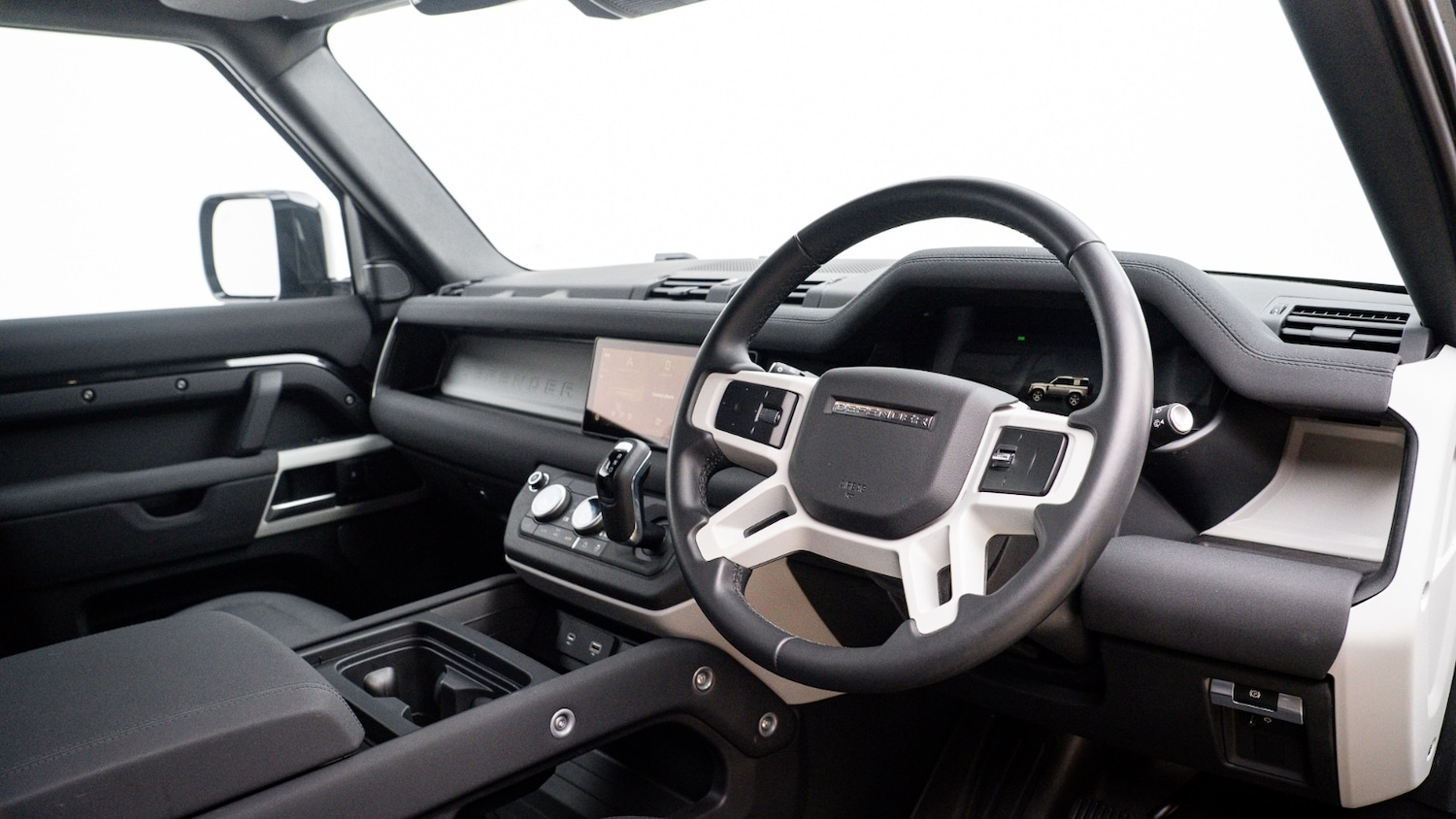 Used Land Rover Defender 2023 for sale - 76921711: Photo 2