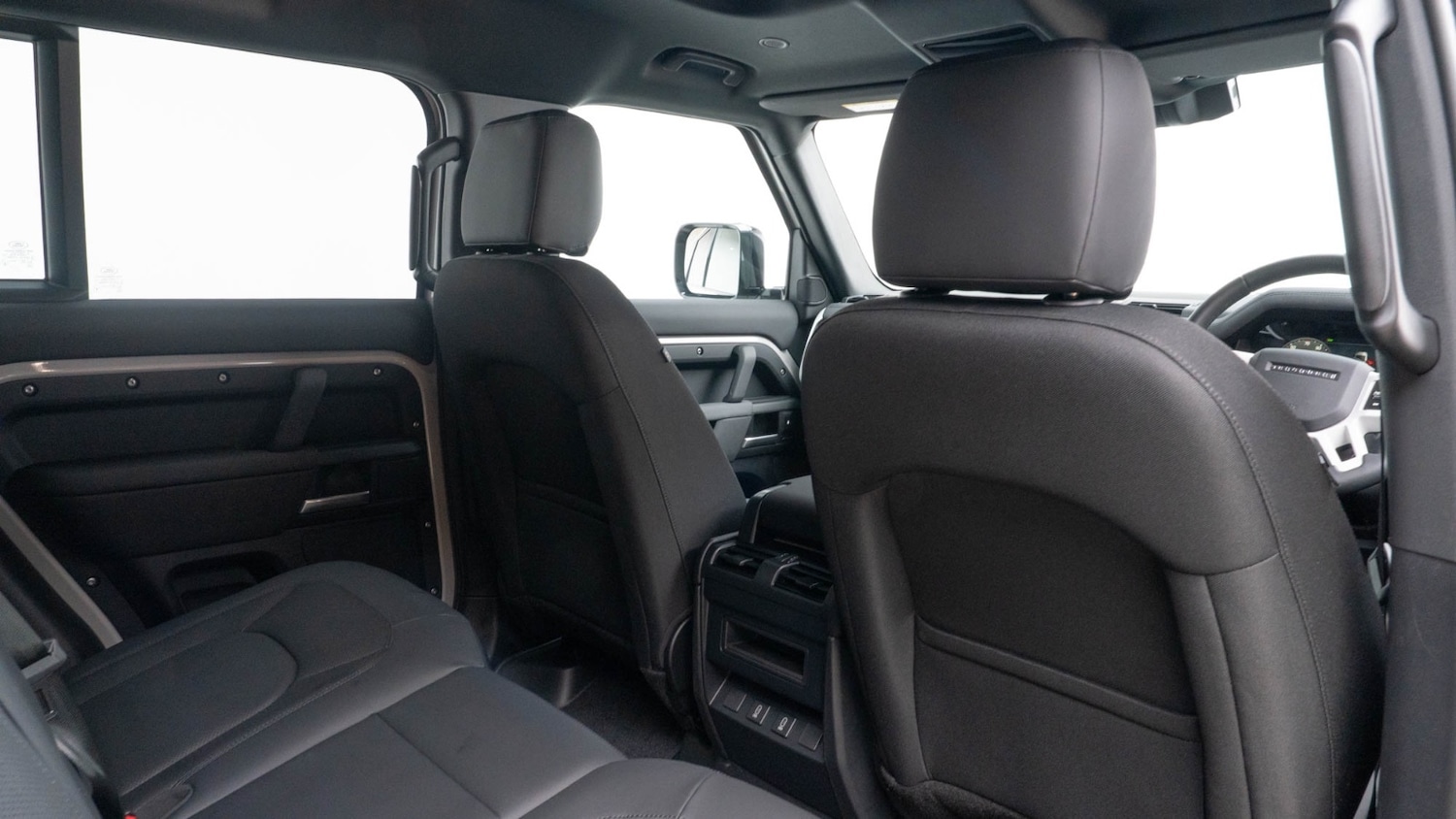 Used Land Rover Defender 2025 for sale - 76696540: Photo 15