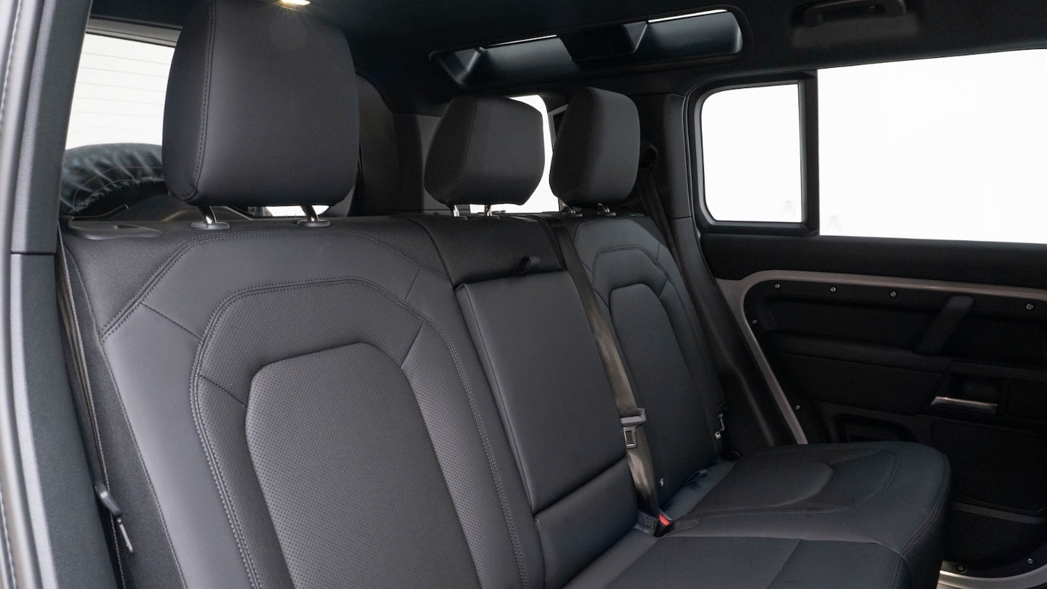 Used Land Rover Defender 2025 for sale - 76696540: Photo 16