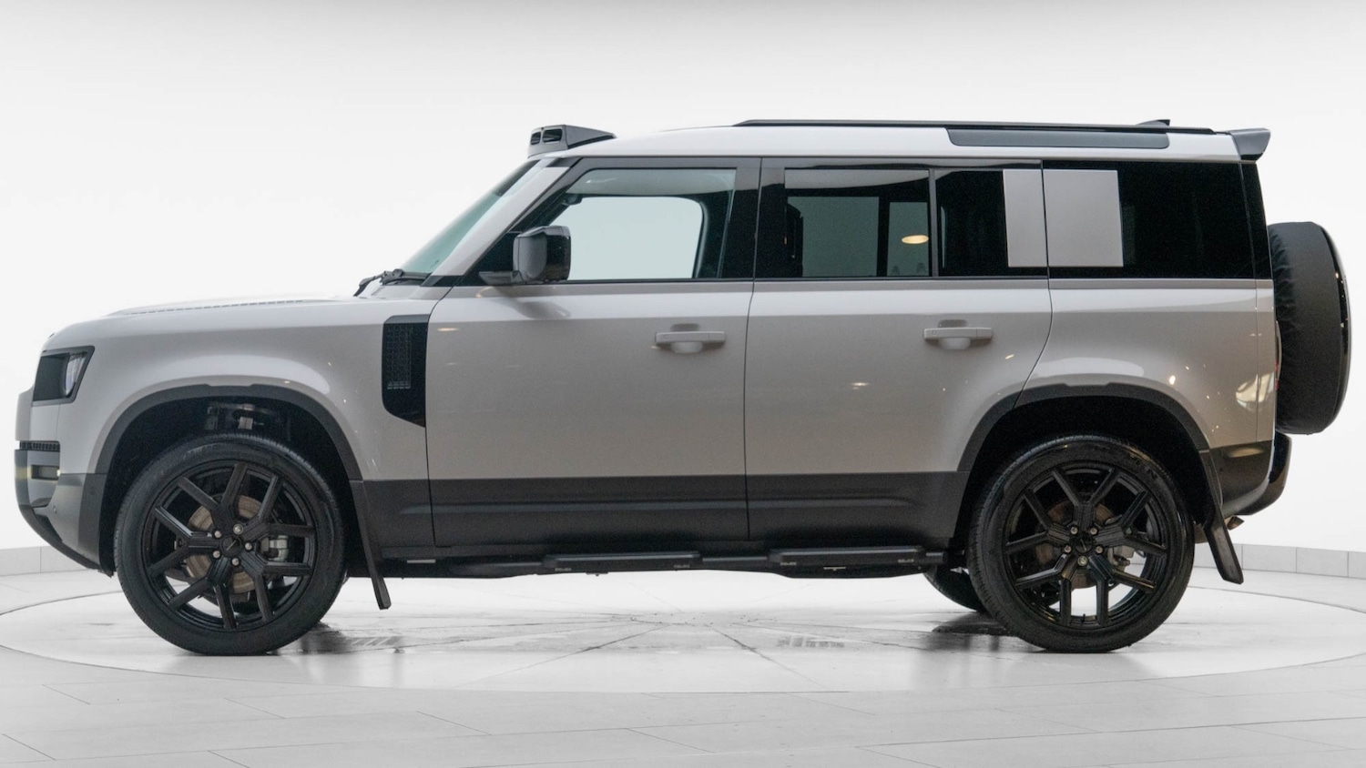 Used Land Rover Defender 2025 for sale - 76696540: Photo 4