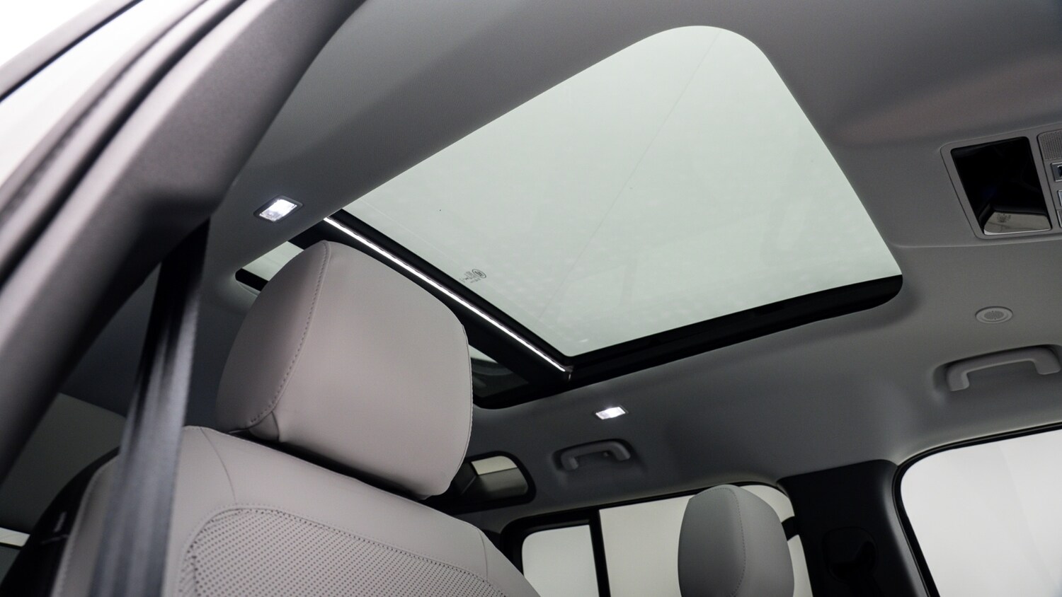 Used Land Rover Defender 110 2026 for sale - 78009096: Photo 24