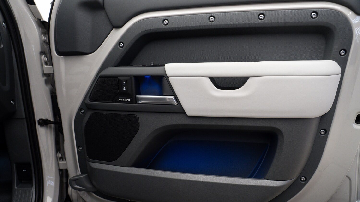 Used Land Rover Defender 110 2026 for sale - 78009096: Photo 26