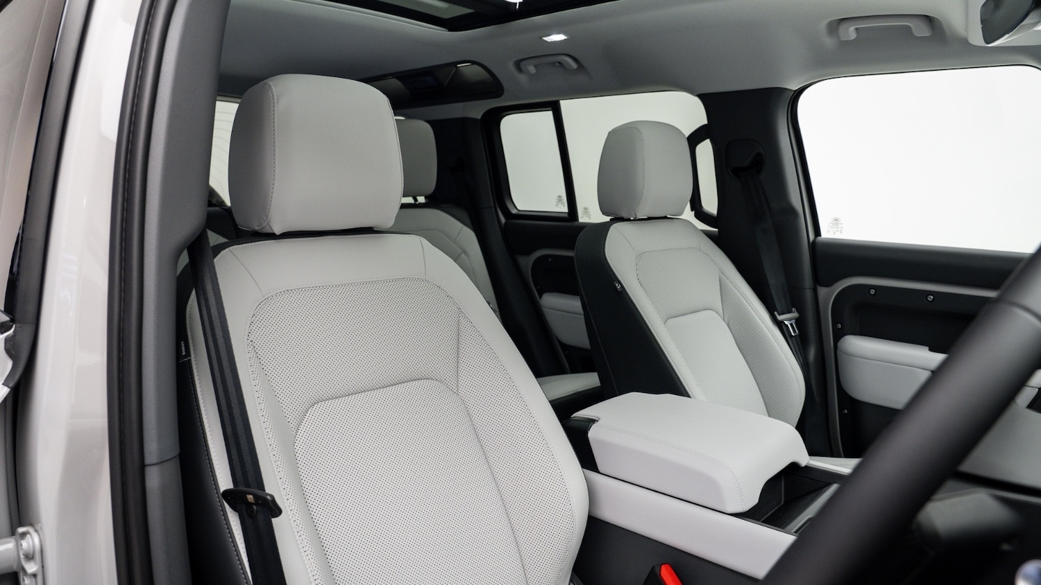 Used Land Rover Defender 110 2026 for sale - 78009096: Photo 3