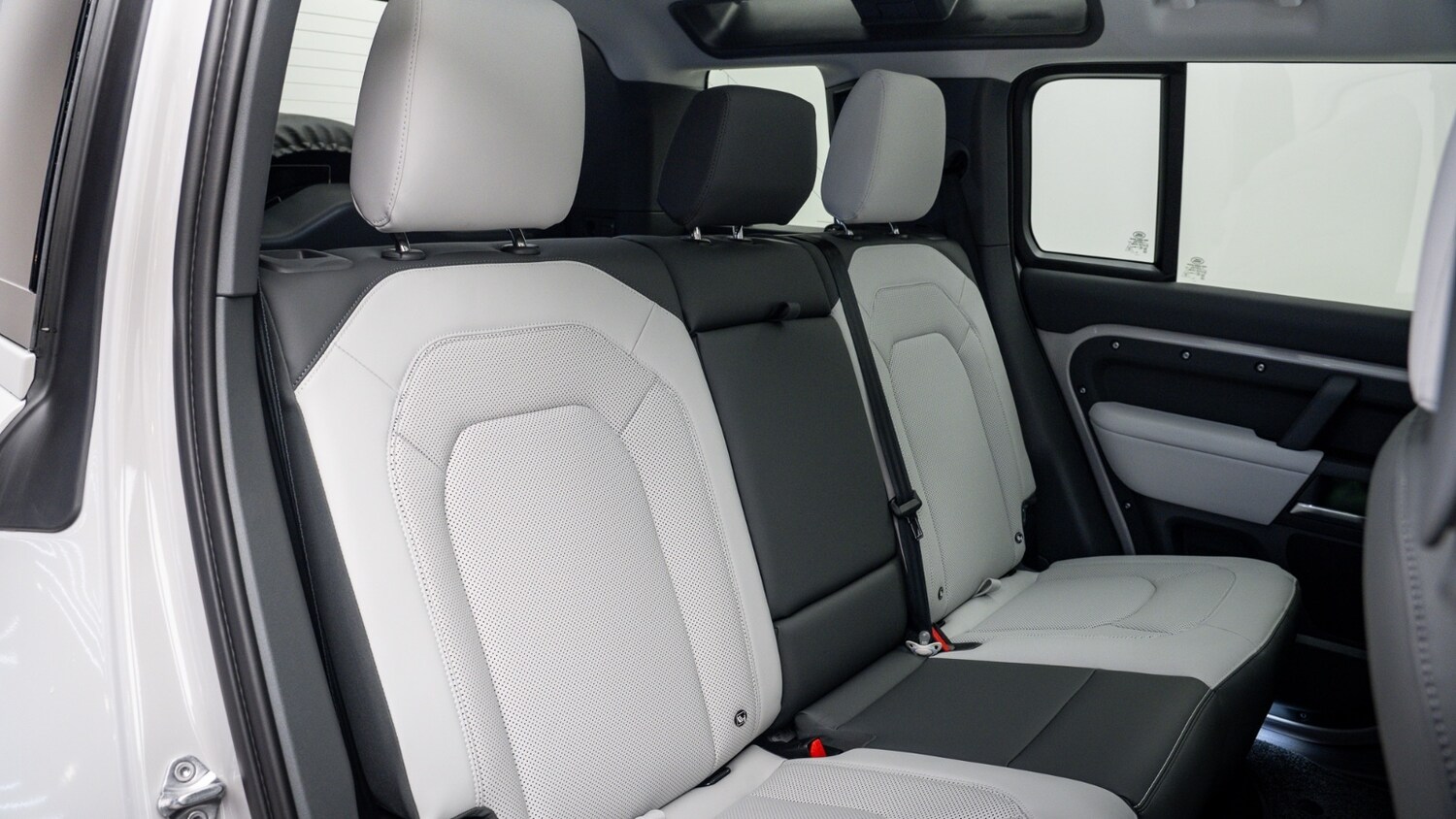 Used Land Rover Defender 110 2026 for sale - 78009096: Photo 9