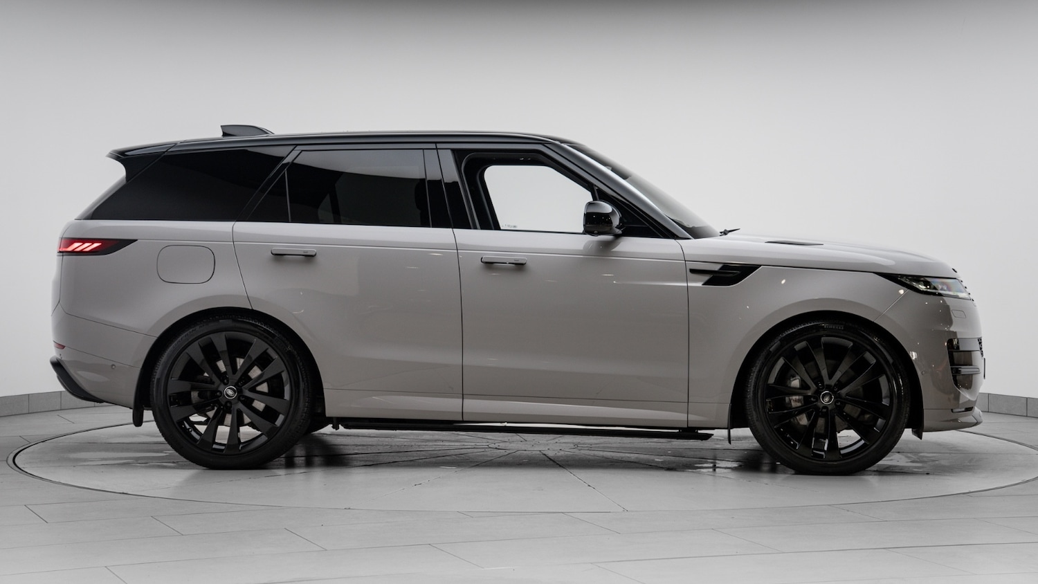 Used Land Rover Range Rover Sport 2024 for sale - 77592155: Photo 4