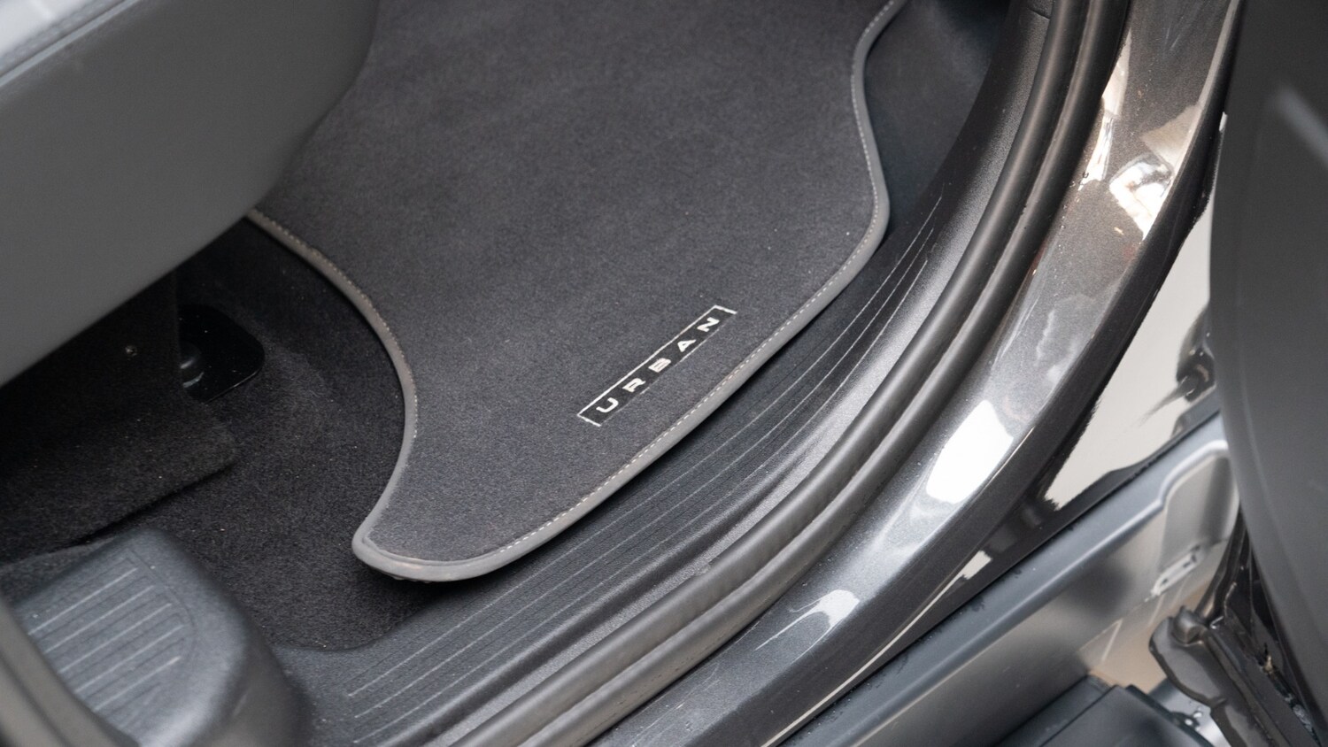 Used Land Rover Defender 2025 for sale - 78186998: Photo 12