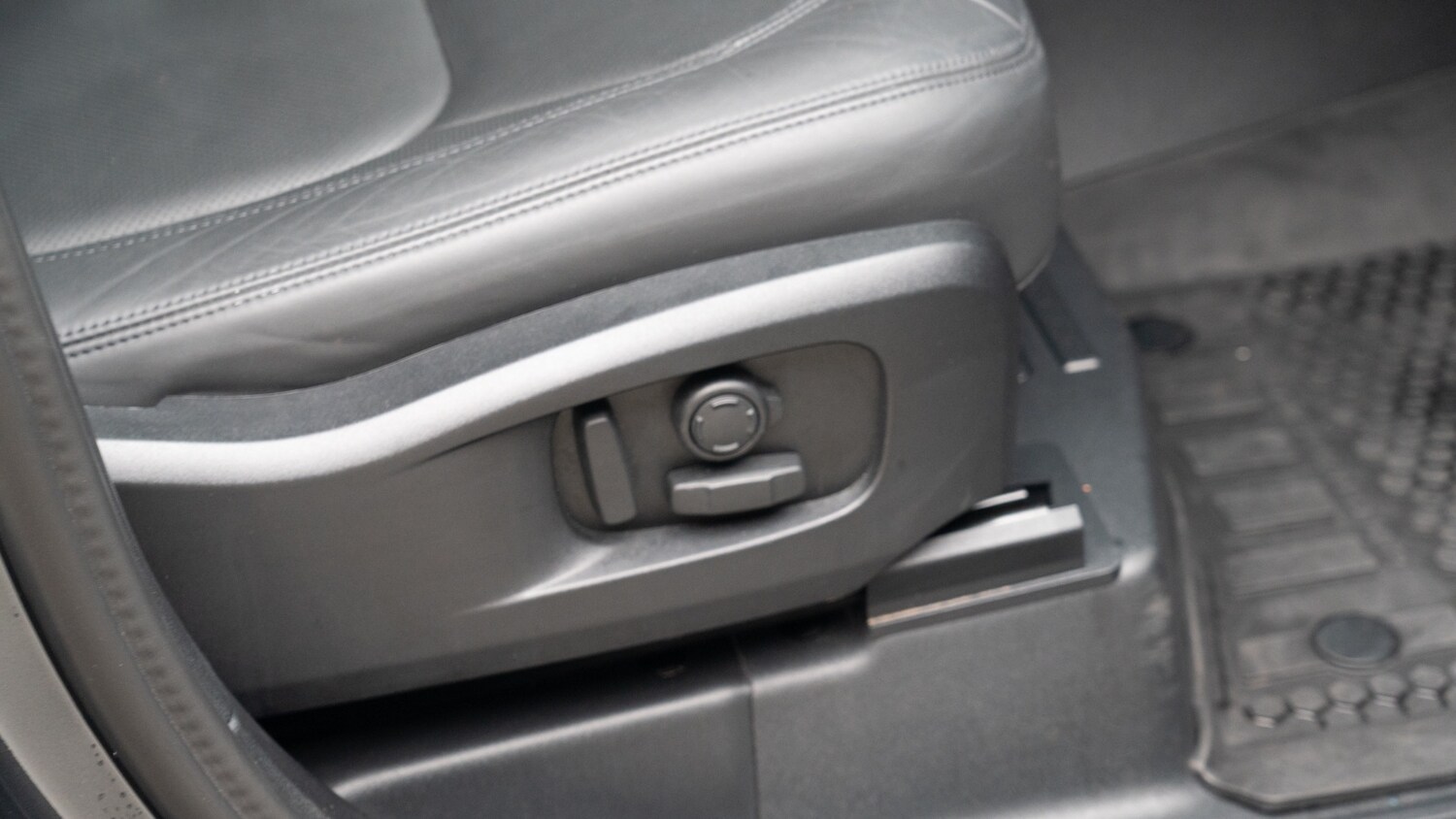 Used Land Rover Defender 2025 for sale - 78186998: Photo 13