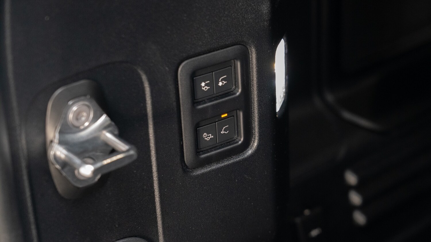 Used Land Rover Defender 2025 for sale - 78186998: Photo 18