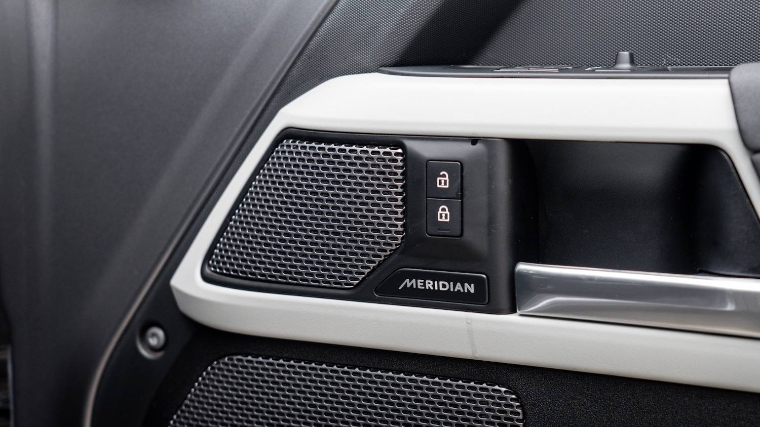 Used Land Rover Defender 2023 for sale - 77504222: Photo 12