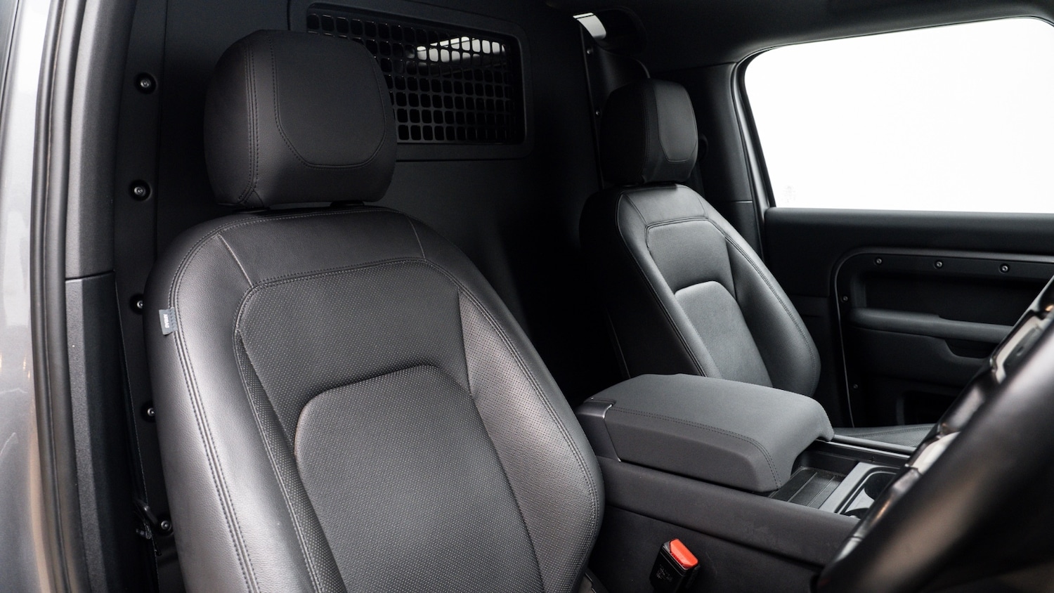 Used Land Rover Defender 2023 for sale - 77504222: Photo 3