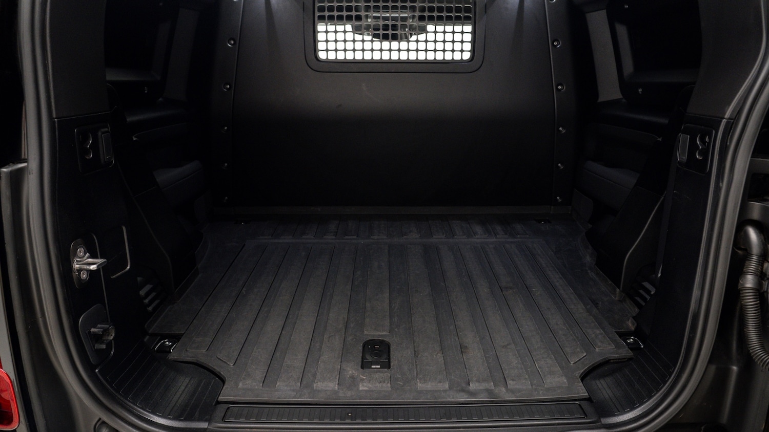 Used Land Rover Defender 2023 for sale - 77504222: Photo 4