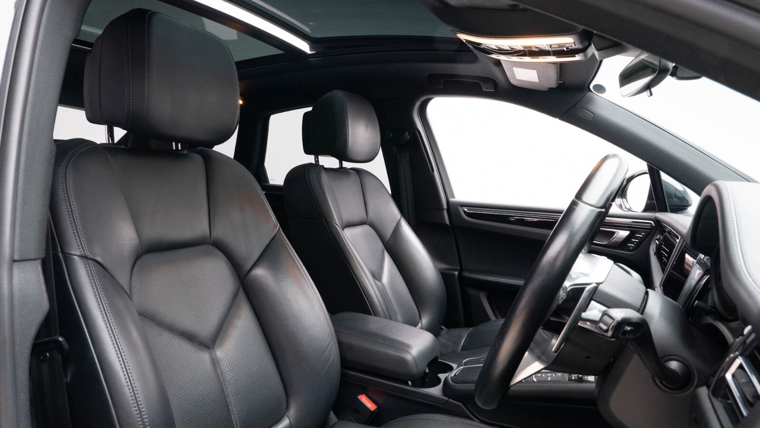 Used Porsche Macan 2020 for sale - 76661094: Photo 3