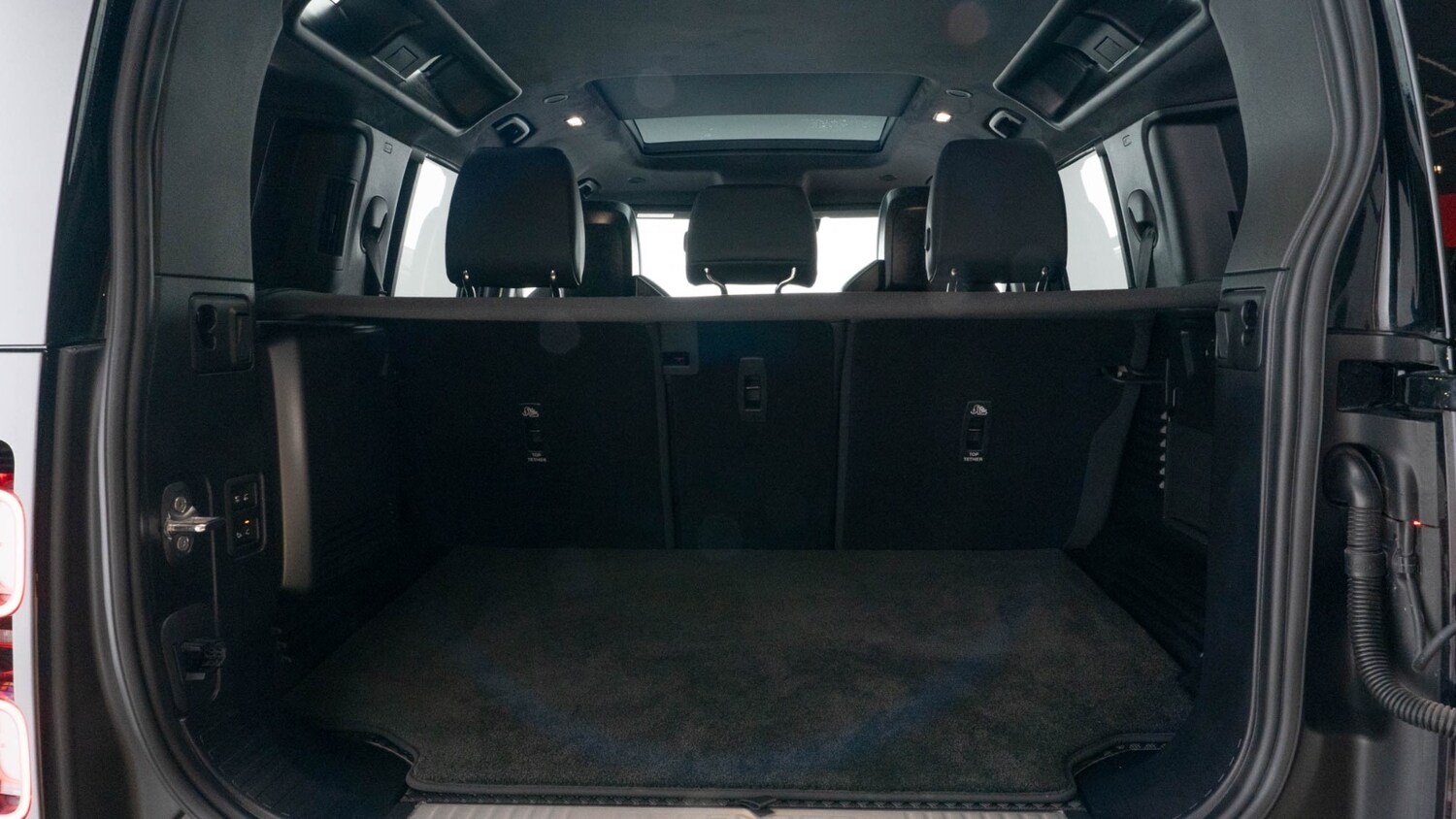 Used Land Rover Defender 2025 for sale - 76630303: Photo 17