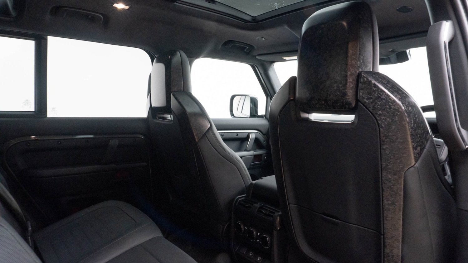 Used Land Rover Defender 2025 for sale - 76630303: Photo 18