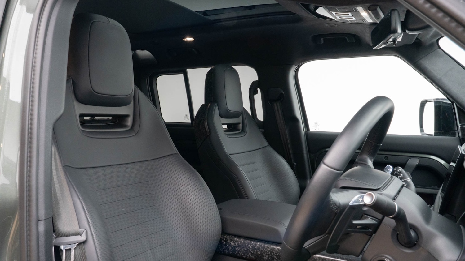 Used Land Rover Defender 2025 for sale - 76630303: Photo 3