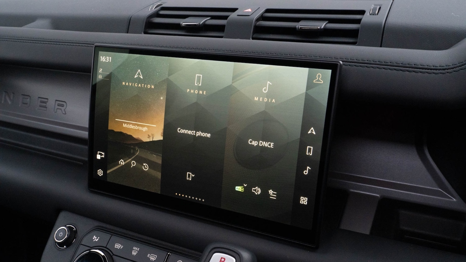 Used Land Rover Defender 2025 for sale - 76630303: Photo 30