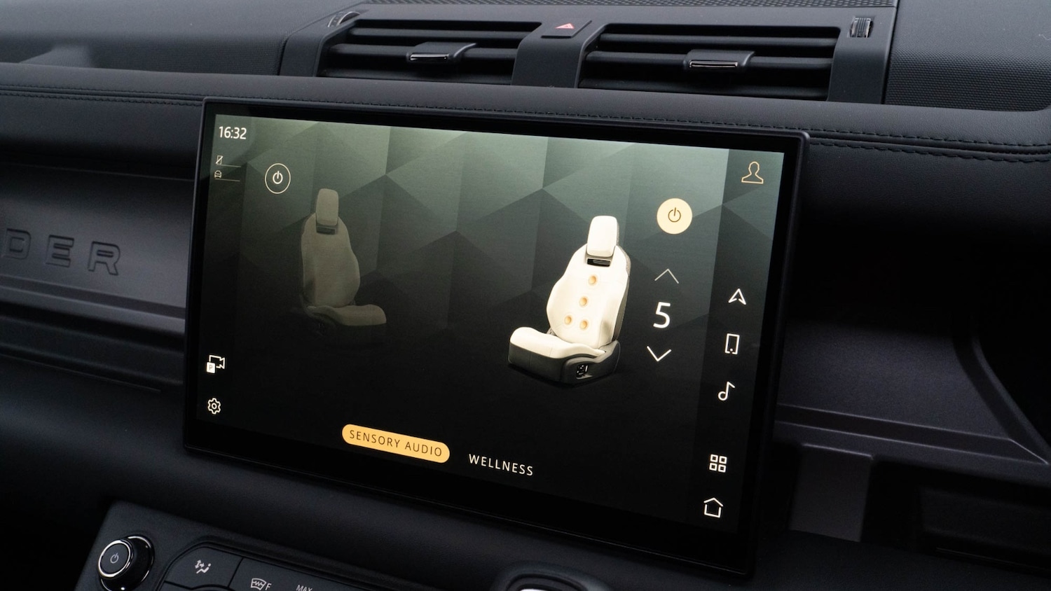 Used Land Rover Defender 2025 for sale - 76630303: Photo 32