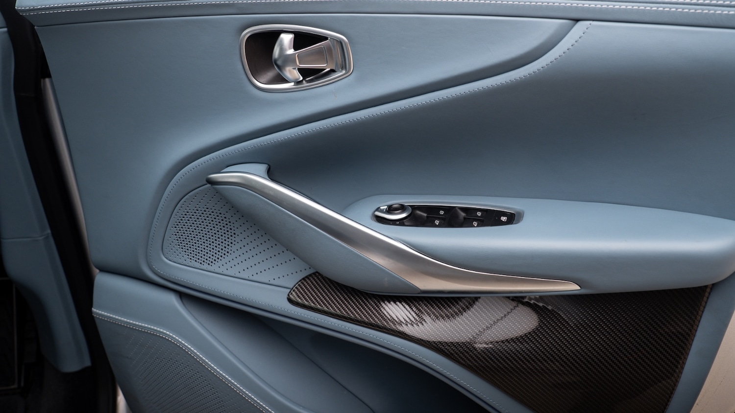 Used Aston Martin DBX 2022 for sale - 77281099: Photo 25