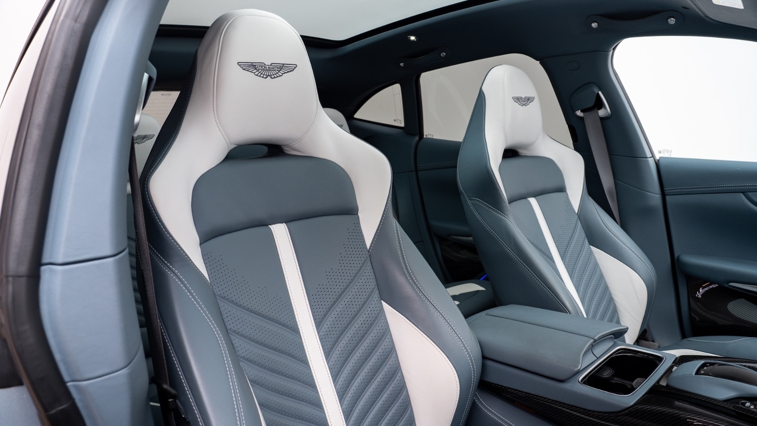 Used Aston Martin DBX 2022 for sale - 77281099: Photo 3