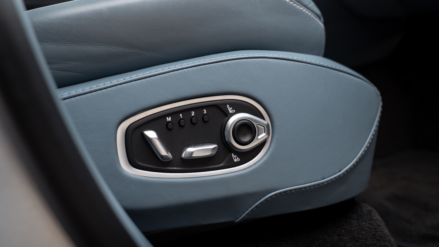 Used Aston Martin DBX 2022 for sale - 77281099: Photo 39