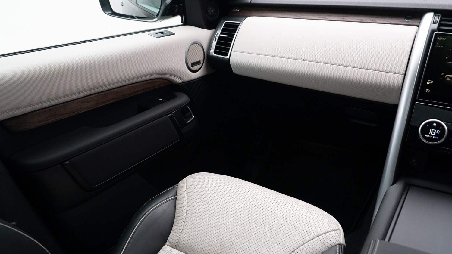 Used Land Rover Discovery 2023 for sale - 77803784: Photo 21