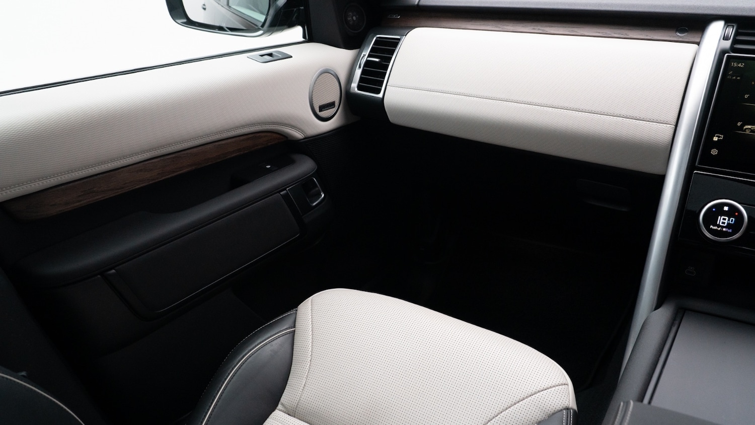 Used Land Rover Discovery 2023 for sale - 77803784: Photo 24