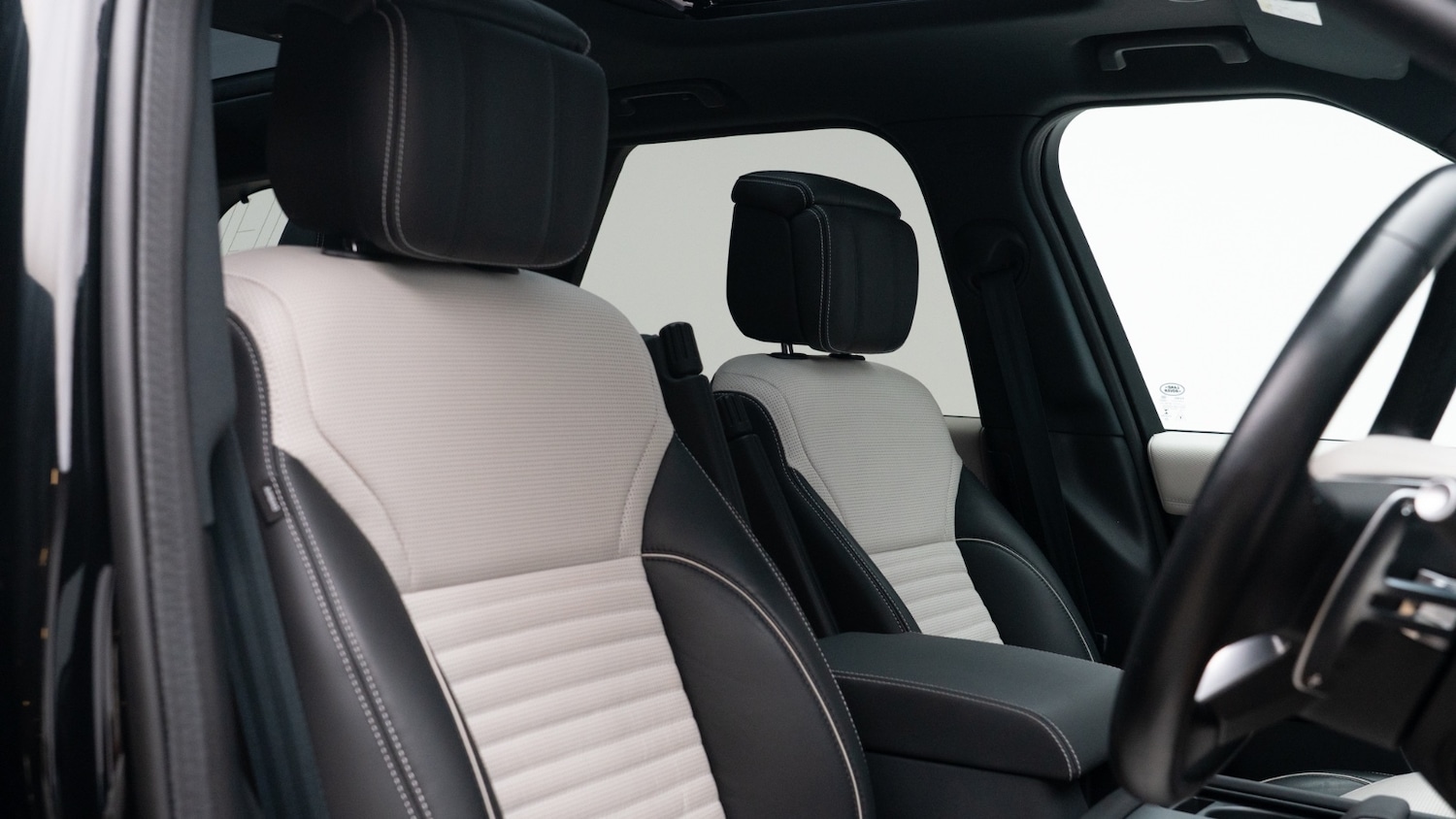 Used Land Rover Discovery 2023 for sale - 77803784: Photo 3