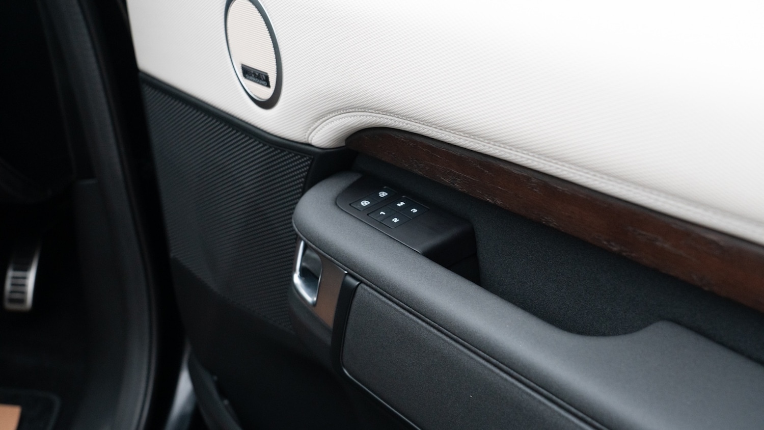 Used Land Rover Discovery 2023 for sale - 77803784: Photo 34