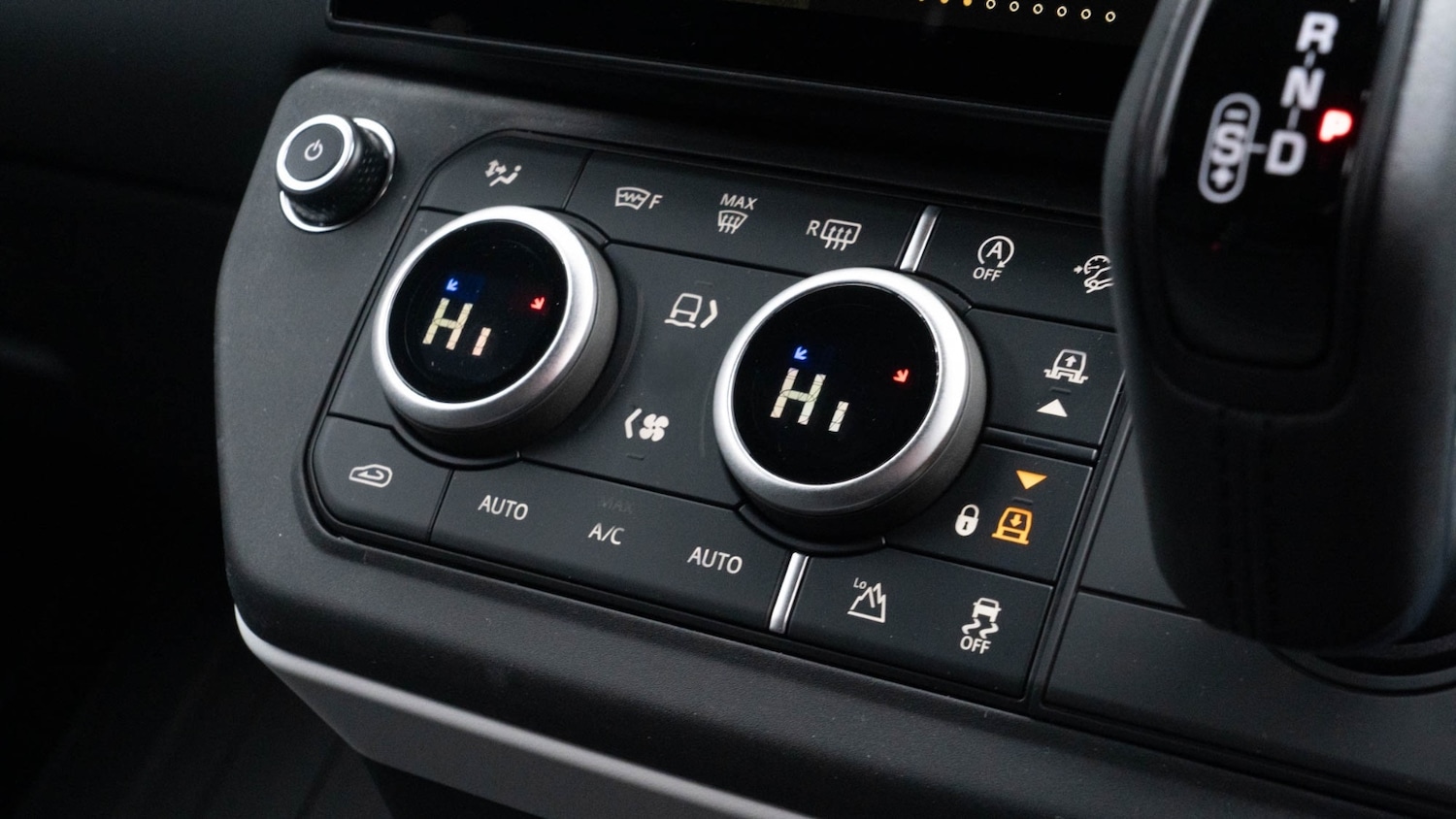 Used Land Rover Defender 2025 for sale - 76647910: Photo 10