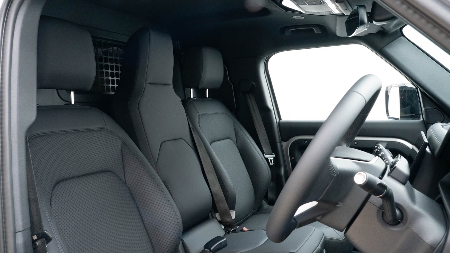 Used Land Rover Defender 2025 for sale - 76647910: Photo 2