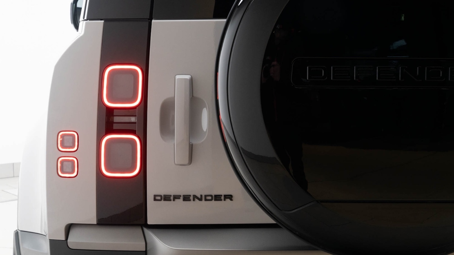 Used Land Rover Defender 2025 for sale - 76647910: Photo 25
