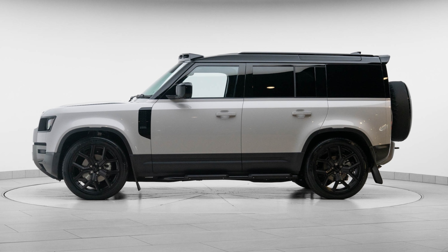 Used Land Rover Defender 2025 for sale - 76647910: Photo 4