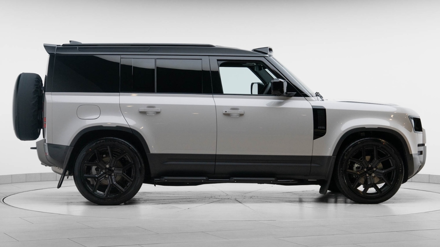 Used Land Rover Defender 2025 for sale - 76647910: Photo 6