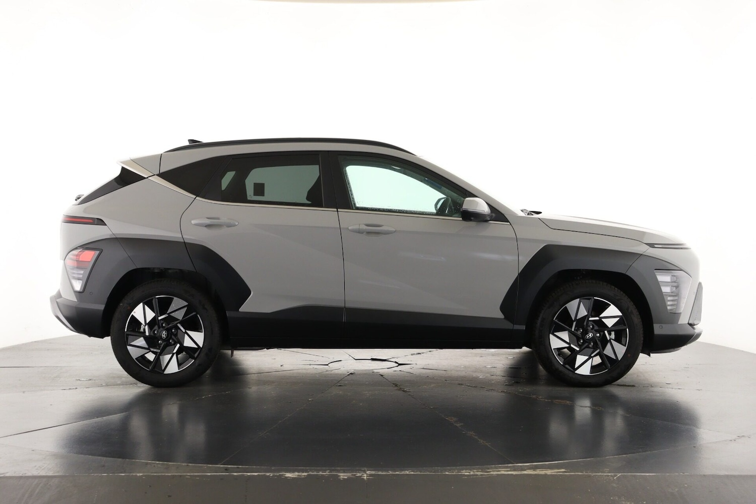 Used Hyundai KONA 2025 for sale - 76871874: Photo 4