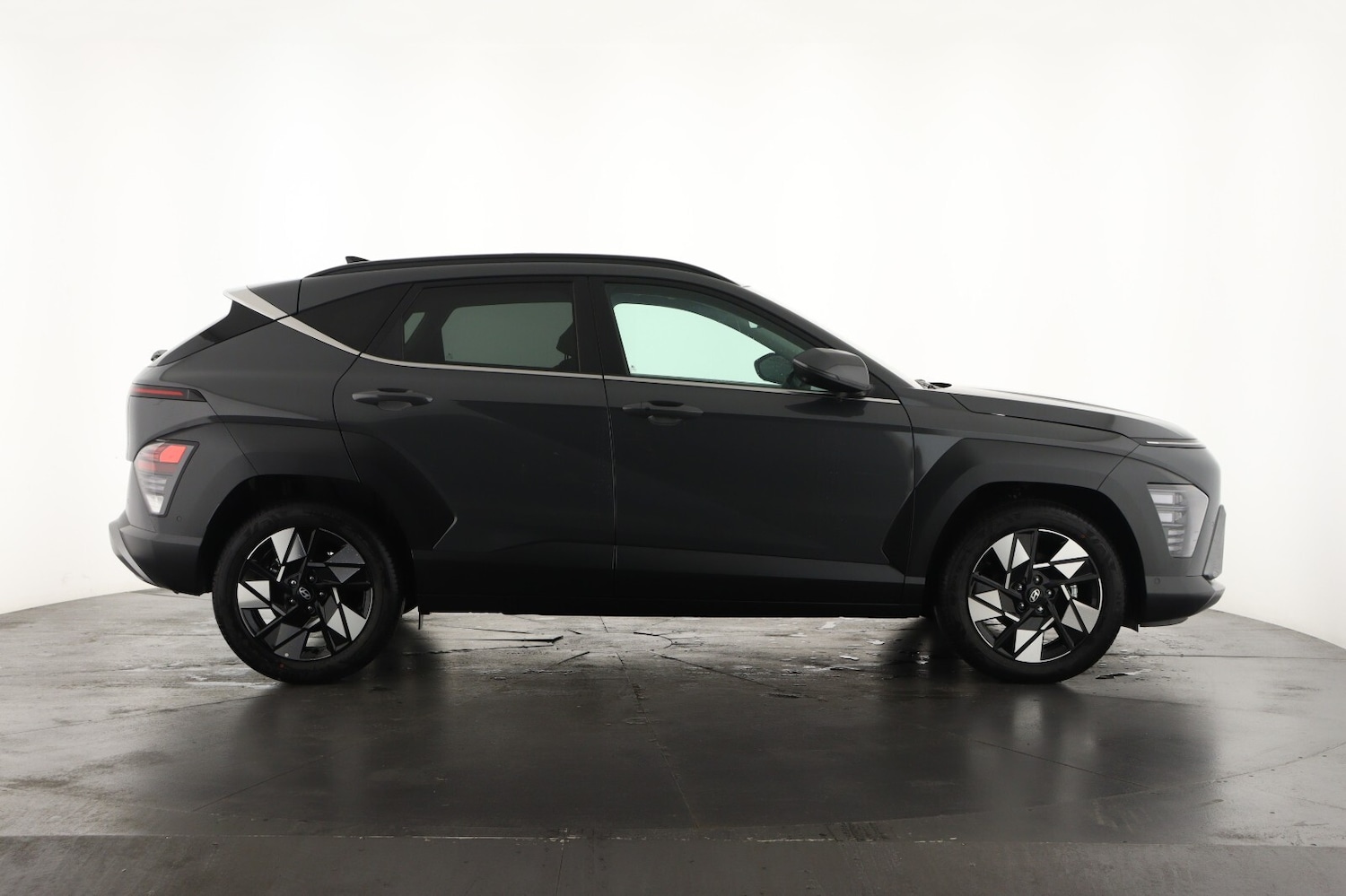 Used Hyundai KONA 2025 for sale - 76871967: Photo 4