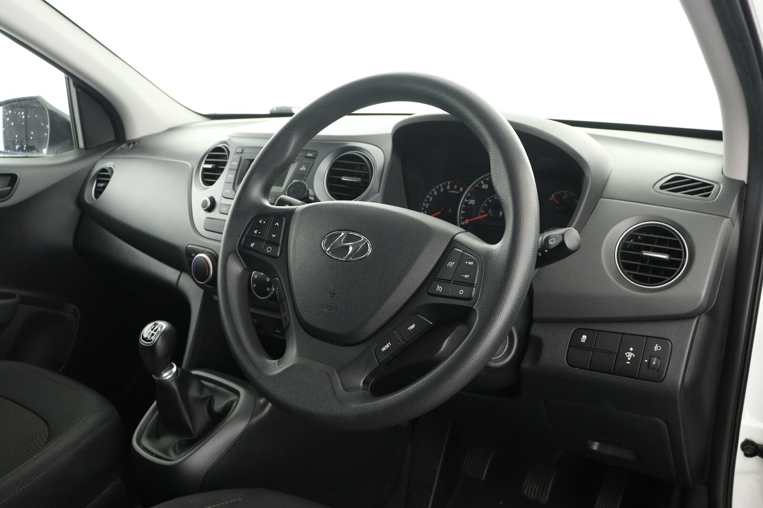 Used Hyundai i10 2017 for sale - 77339335: Photo 13