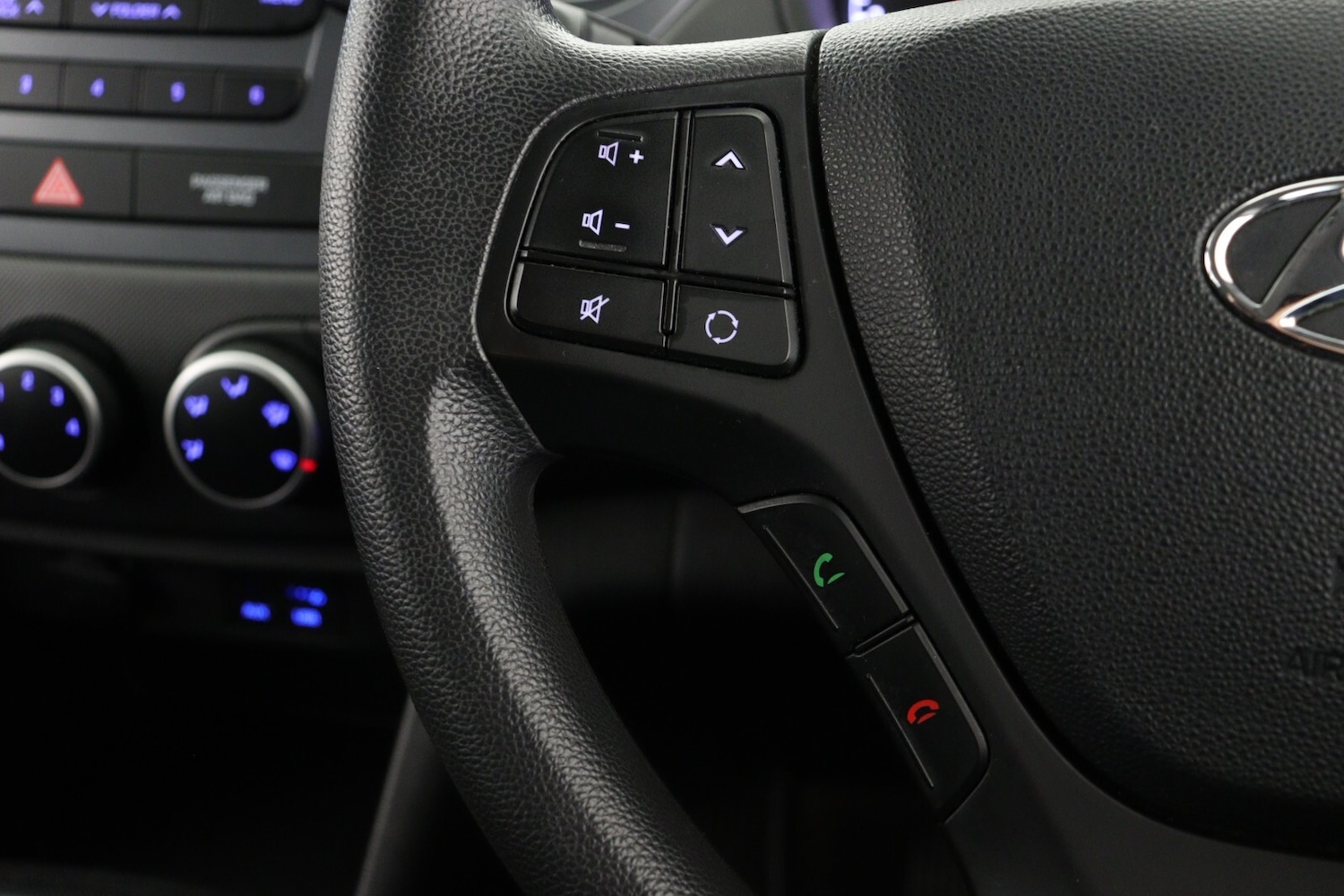 Used Hyundai i10 2017 for sale - 77339335: Photo 18