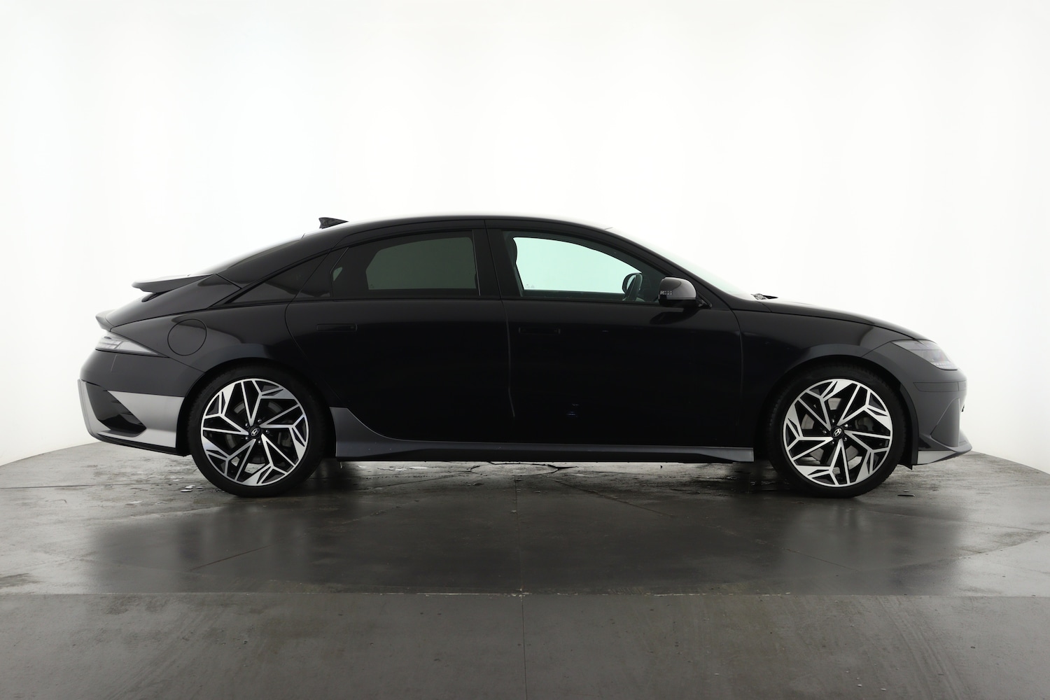 Used Hyundai IONIQ 6 2023 for sale - 76871823: Photo 5