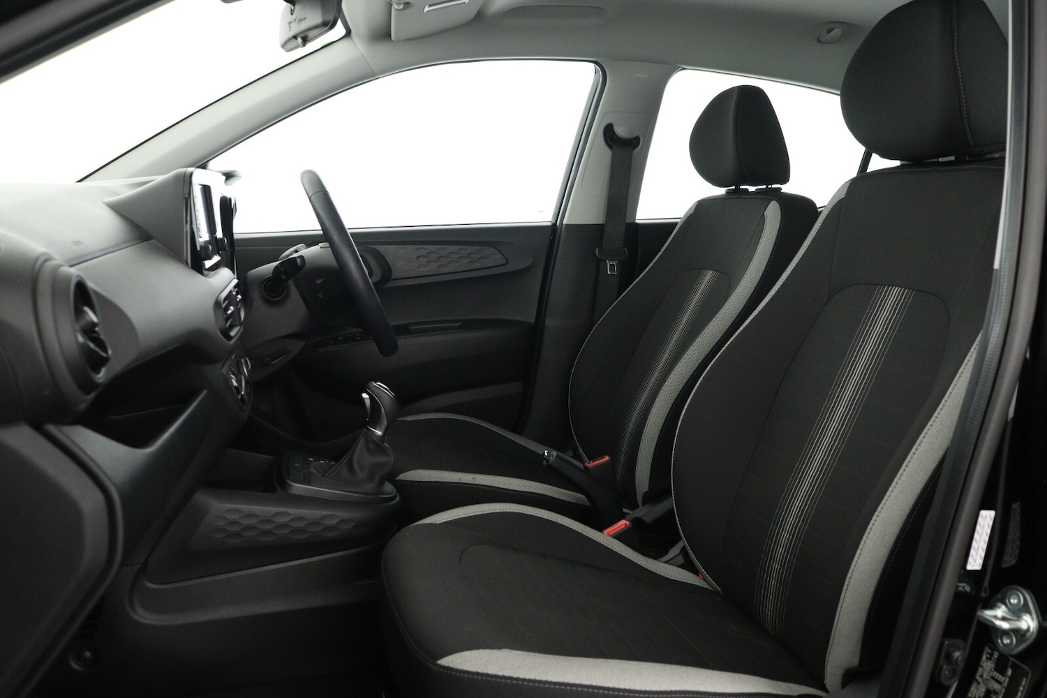 Used Hyundai i10 2024 for sale - 76487424: Photo 11