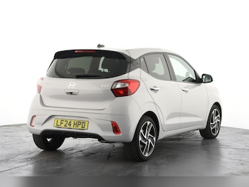 Used Hyundai i10 2024 for sale - 79101812: Photo
