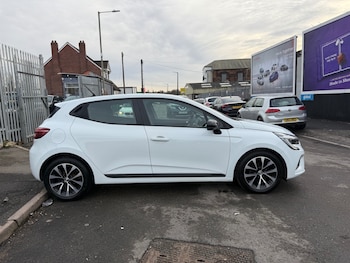 Used Renault Clio 2023 for sale - 77234003: Photo