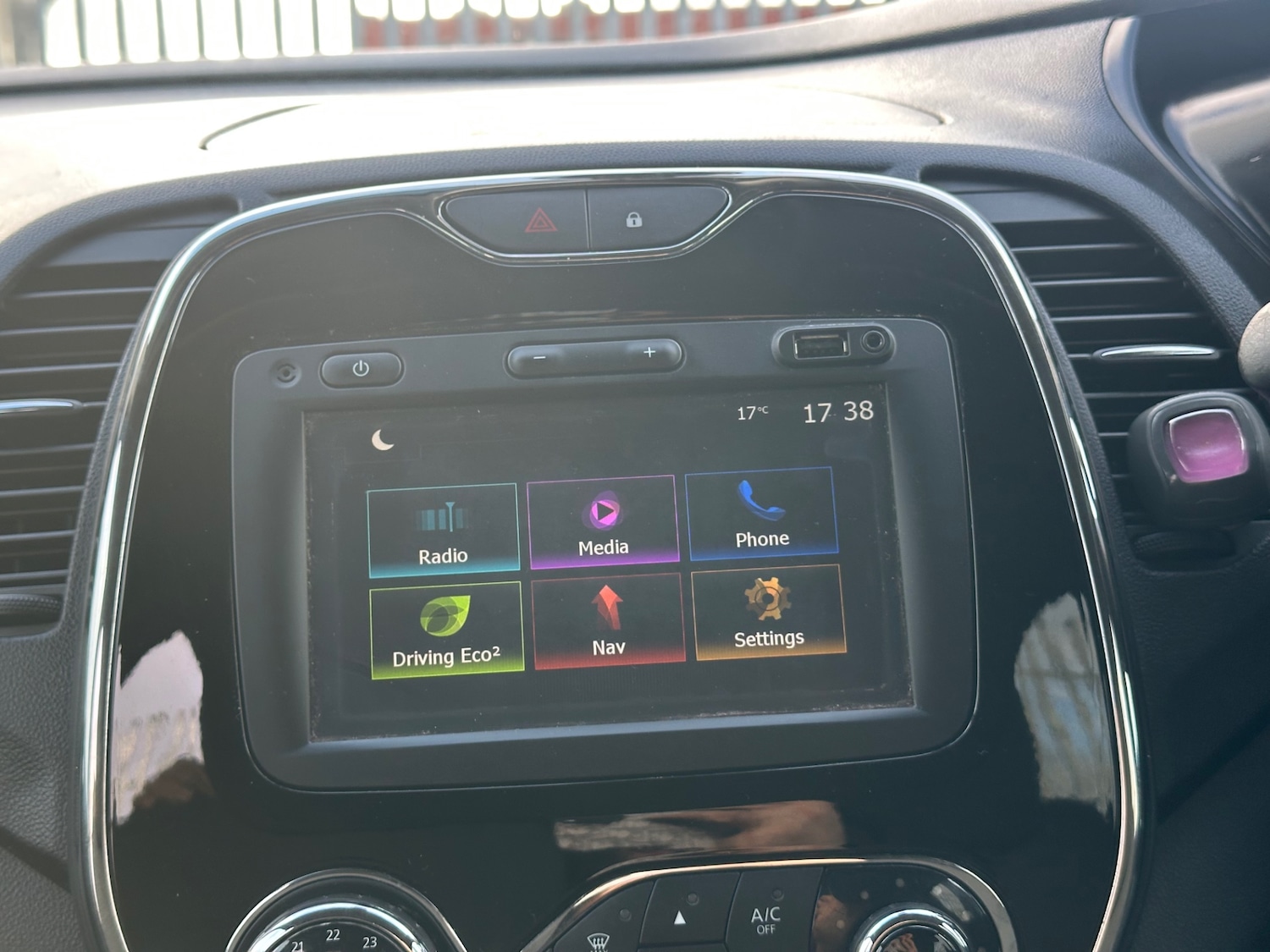 Used Renault Captur 2017 for sale - 76290195: Photo 17