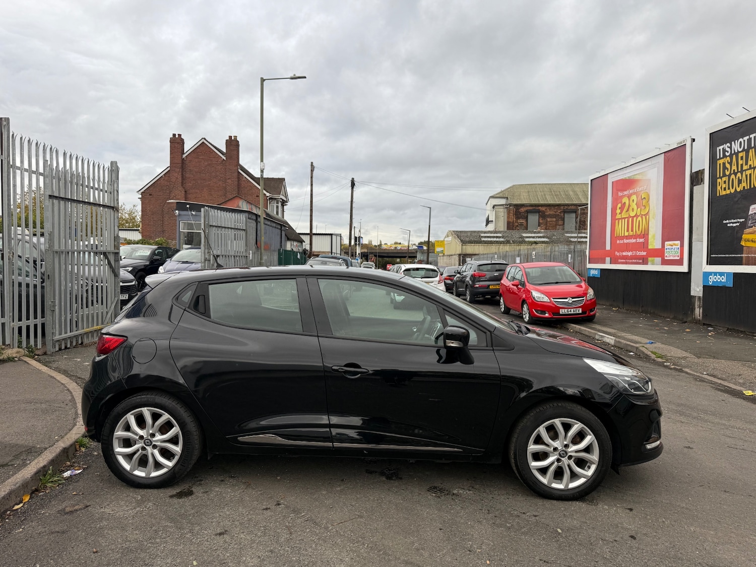 Used Renault Clio 2017 for sale - 76354989: Photo 11