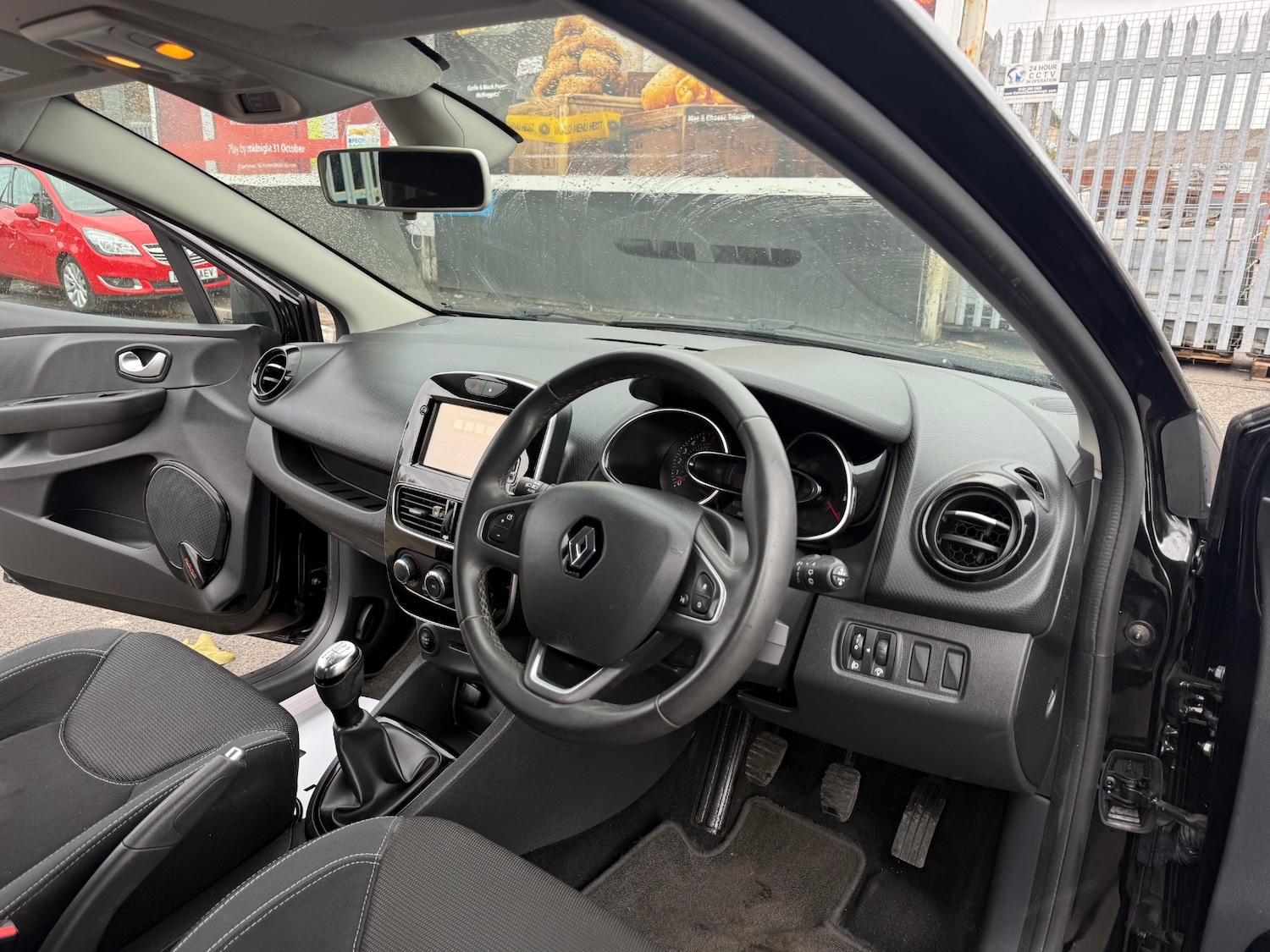 Used Renault Clio 2017 for sale - 76354989: Photo 4