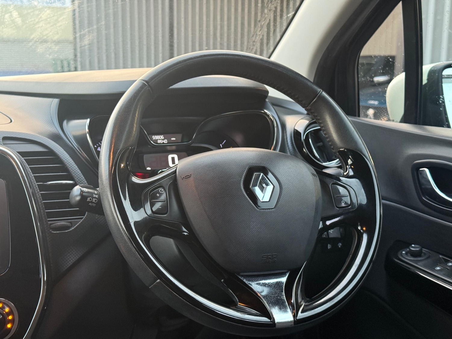 Used Renault Captur 2015 for sale - 76894517: Photo 19