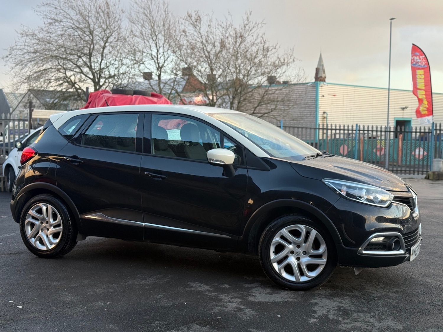 Used Renault Captur 2015 for sale - 76894517: Photo 2